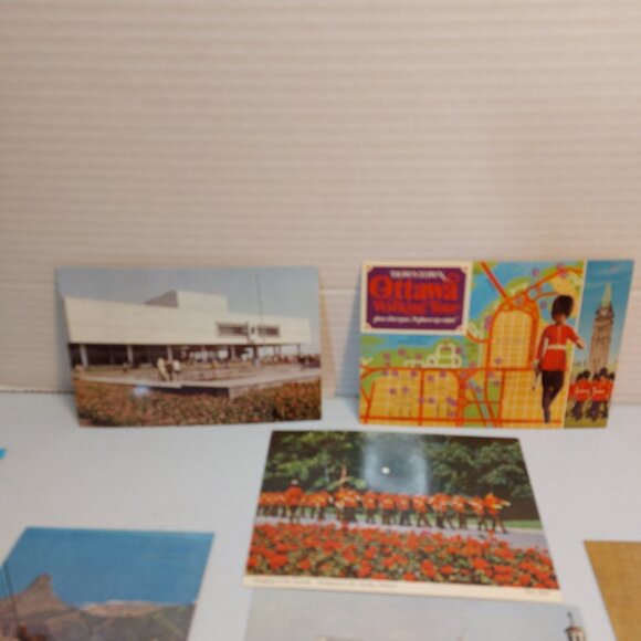 46 Vtg Canadian Postcards Various Provinces - Picture 8 of 12